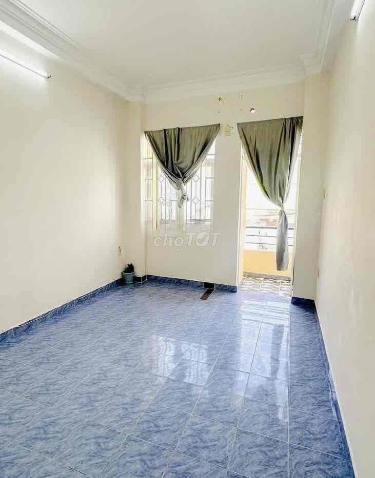 NHÀ XINH, giá bình dân - Hàng Xanh, 1 Trệt, 1 Lầu 1 Lửng, Sân thượng