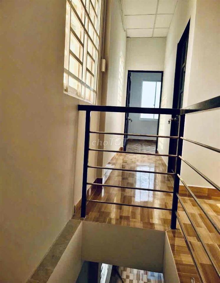 NHÀ MỚI XINH, 1 TRỆT 1 LẦU, SÂN ĐỂ XE, ở tiện Vc Son, 2 chị em OK