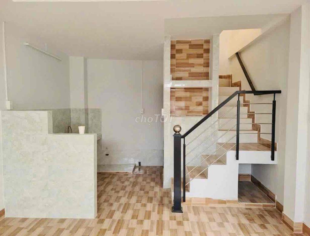 NHÀ MỚI XINH, 1 TRỆT 1 LẦU, SÂN ĐỂ XE, ở tiện Vc Son, 2 chị em OK