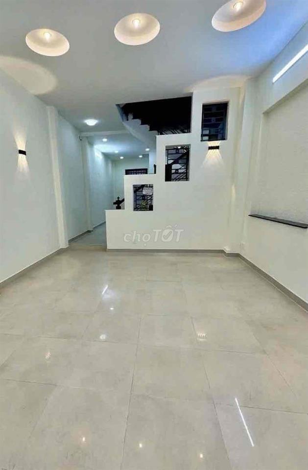 NHÀ RỘNG, HẺM THOÁNG GẦN MT, 1 TRỆT 1 LẦU, 1 LỬNG, SÂN THƯỢNG OK 🍃🍃