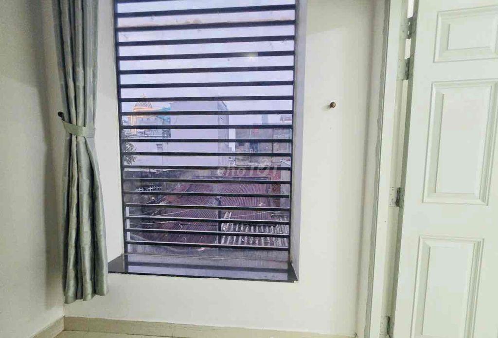 NHÀ RỘNG, HẺM THOÁNG GẦN MT, 1 TRỆT 1 LẦU, 1 LỬNG, SÂN THƯỢNG OK 🍃🍃