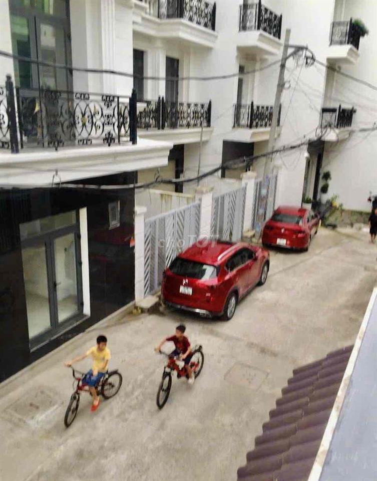 NHÀ RỘNG MỚI 4x 20m, XE HƠI ĐẬU, 2 LẦU SÂN THƯỢNG, 4P. NGỦ ở gd Cty