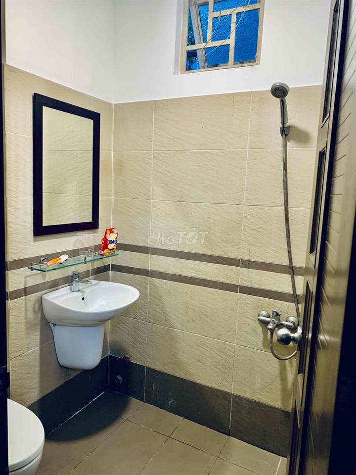 NHÀ RỘNG MỚI, XE HƠI ĐẬU, 1 TRỆT 3 LẦU, SÂN THG, 3P. NGỦ Ok 🫰🫰
