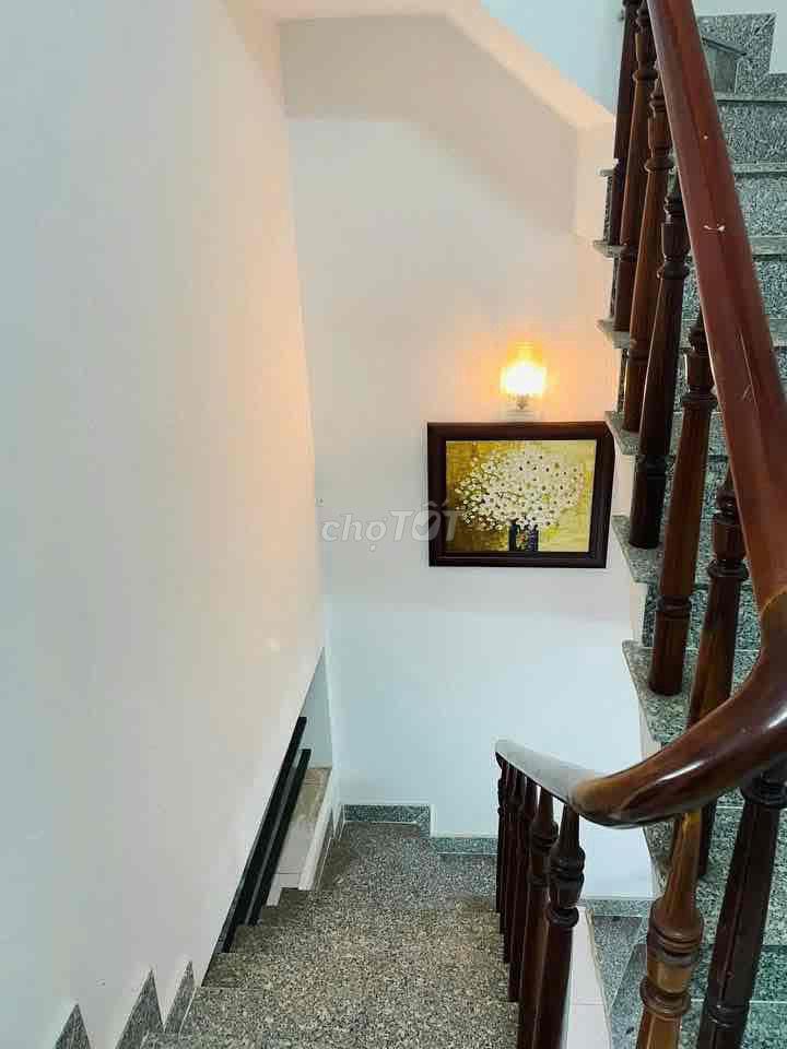 NHÀ RỘNG MỚI, XE HƠI ĐẬU, 1 TRỆT 3 LẦU, SÂN THG, 3P. NGỦ Ok 🫰🫰
