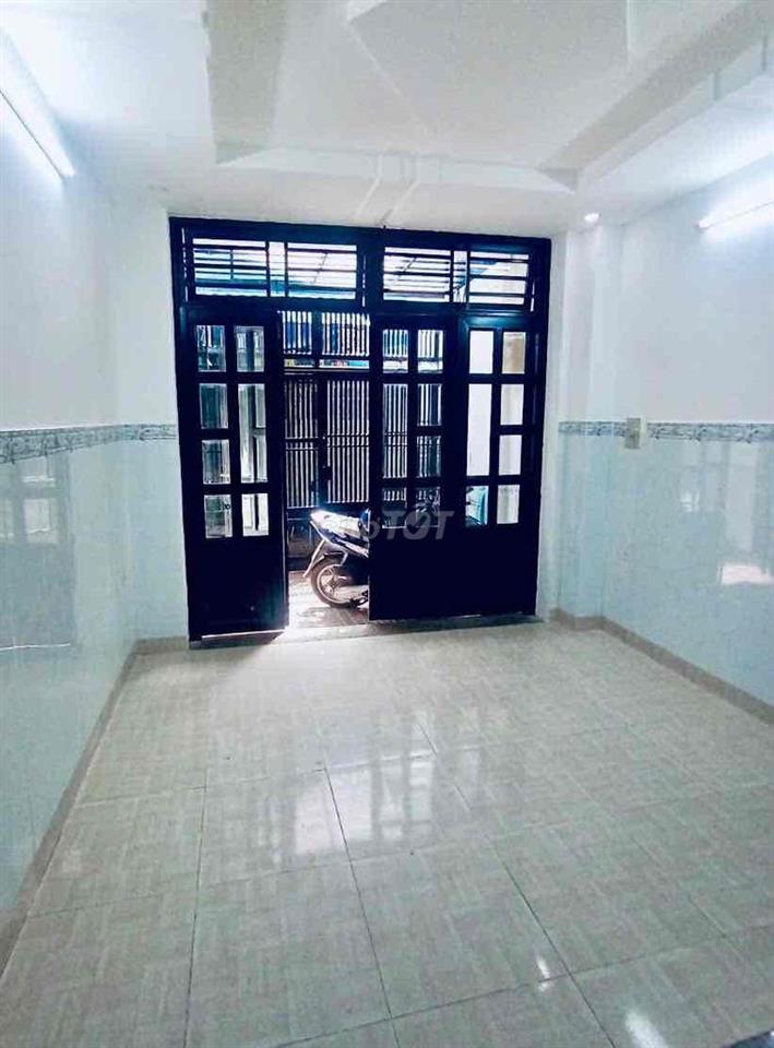 NH XINH, GẦN THỊ NGHÈ & Q1, 1 TRỆT 1 LẦU, 2P. NGỦ 2M. LẠNH ở di làm