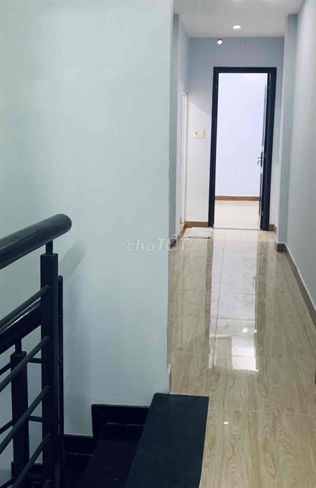 NH XINH, GẦN THỊ NGHÈ & Q1, 1 TRỆT 1 LẦU, 2P. NGỦ 2M. LẠNH ở di làm