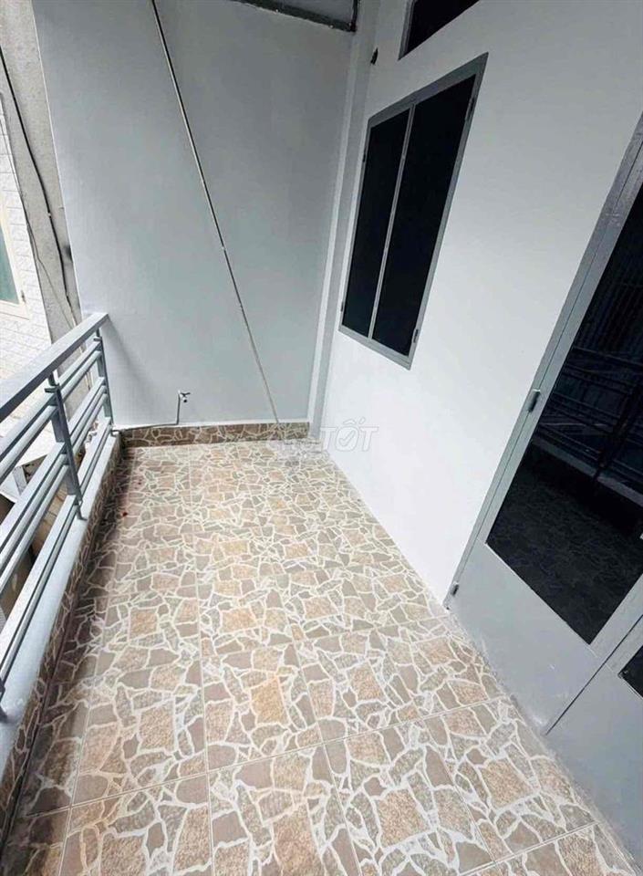 NH XINH, GẦN THỊ NGHÈ & Q1, 1 TRỆT 1 LẦU, 2P. NGỦ 2M. LẠNH ở di làm