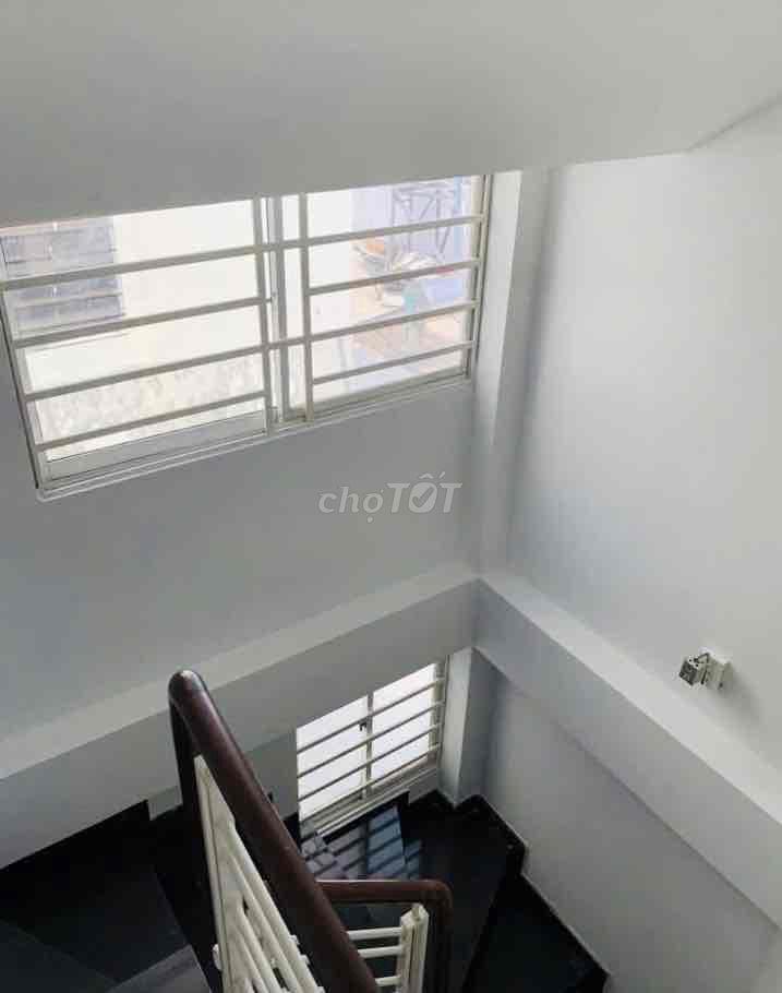 NHÀ MỚI ĐẸP, RỘNG 45m2, 1 TRỆT 1 LẦU, SÂN ĐỂ XE ở và đi làm OK