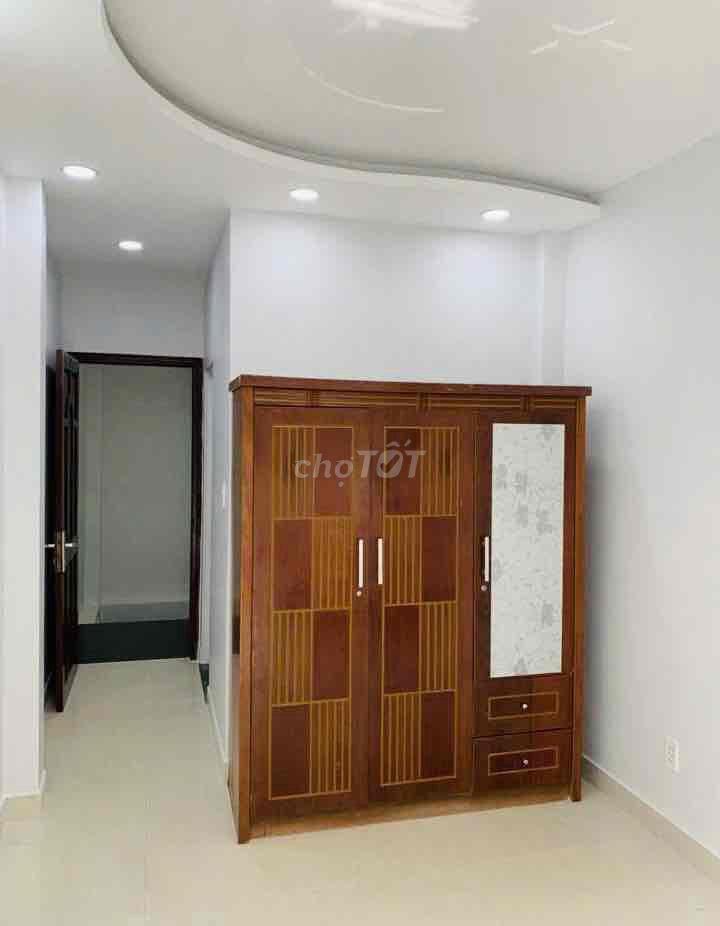 NHÀ MỚI ĐẸP, RỘNG 45m2, 1 TRỆT 1 LẦU, SÂN ĐỂ XE ở và đi làm OK