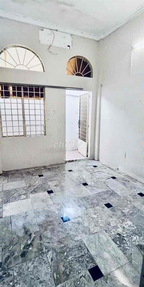 MẶT TIỀN KD SẦM UẤT Q3, giá BÌNH DÂN, 1 TRỆT 1L 2P. NGỦ ở va Kd NGON
