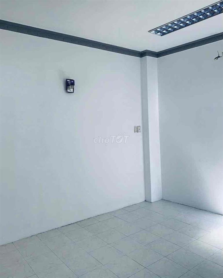 NHÀ XINH, giá bình dân, 1 TRỆT 1 LẦU + LỬNG, 2P. NGỦ 2WC Ok