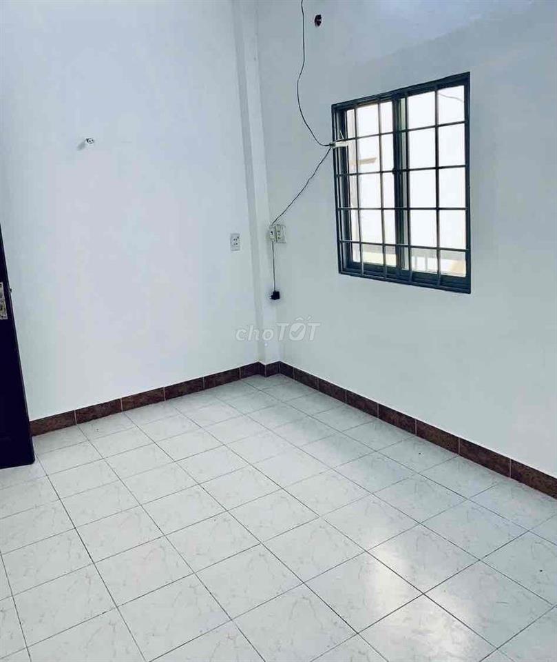 NHÀ XINH, giá bình dân, 1 TRỆT 1 LẦU + LỬNG, 2P. NGỦ 2WC Ok