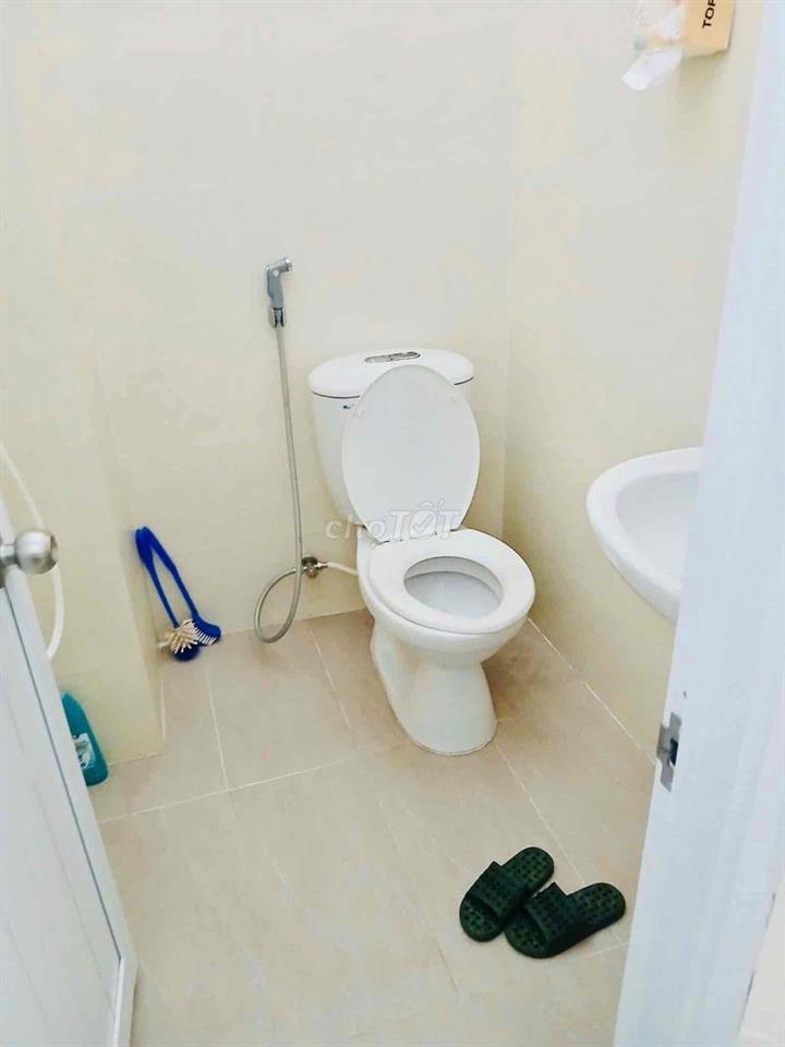 NHÀ MỚI ĐẸP, SÁT BÊN Q1, 1 TRỆT 1 LẦU, 2P. NGỦ ở và Làm việc Ok