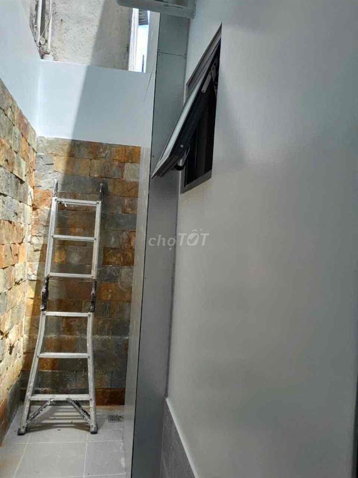 NHÀMỚI ĐẸP, thoáng sáng, 1TRỆT 1 LỬNG, P.NGỦ SẮN M.LẠNH, 2WC, SÂN XE