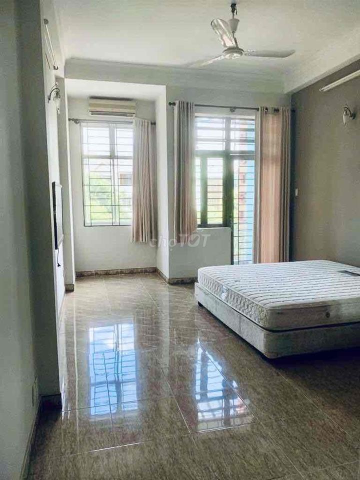 NHÀ PHÚ NHUẬN, 1 TRỆT 2L SÂN THƯỢNG 4P. NGỦ Ở VÀ ĐI LÀM Ok 🫰