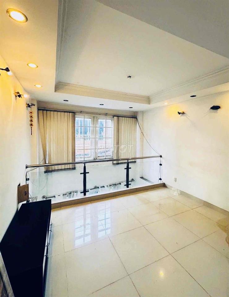 NHÀ RỘNG VỊ TRÍ ĐẸP, 1 TRỆT 2L SÂN THƯỢNG, 3P. NGỦ OK