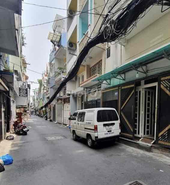 NHÀ RỘNG VỊ TRÍ ĐẸP, 1 TRỆT 2L SÂN THƯỢNG, 3P. NGỦ OK