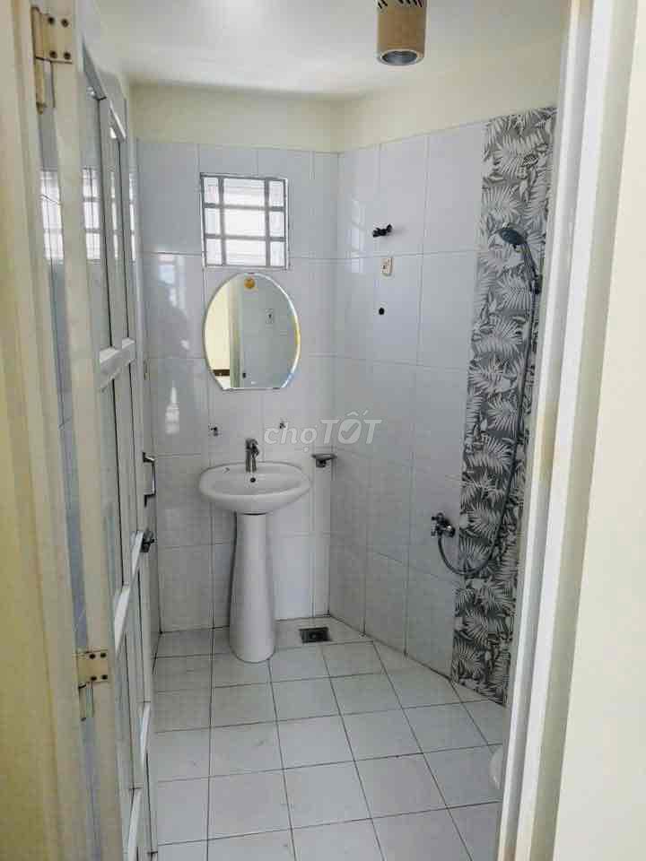 NHÀ MỚI ĐẸP, 1Tr 3LẦU, 3P. NGỦ 3WC ở gd 5-6ng làm việc Ok