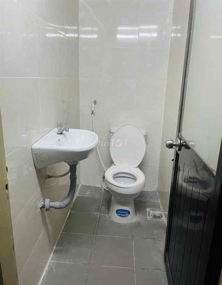 NHÀ VỊ TRÍ KD sầm uất, 1 TRỆT 3 LẦU, ở gd và Kd Shop Vpcty OK
