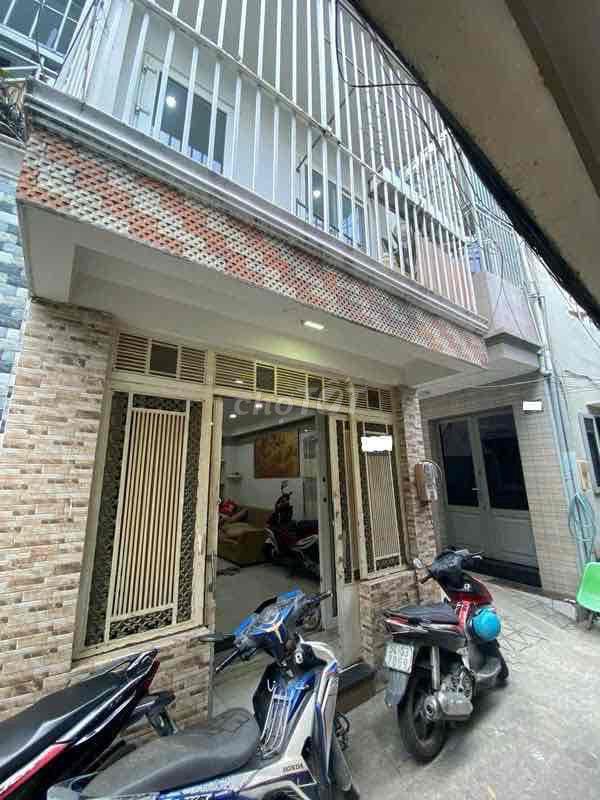 NHÀ MỚI 1 TRỆT 2 LẦU, 3P. NGỦ GẦN HÀNG XANH, di Q1, Bờ Kè OK