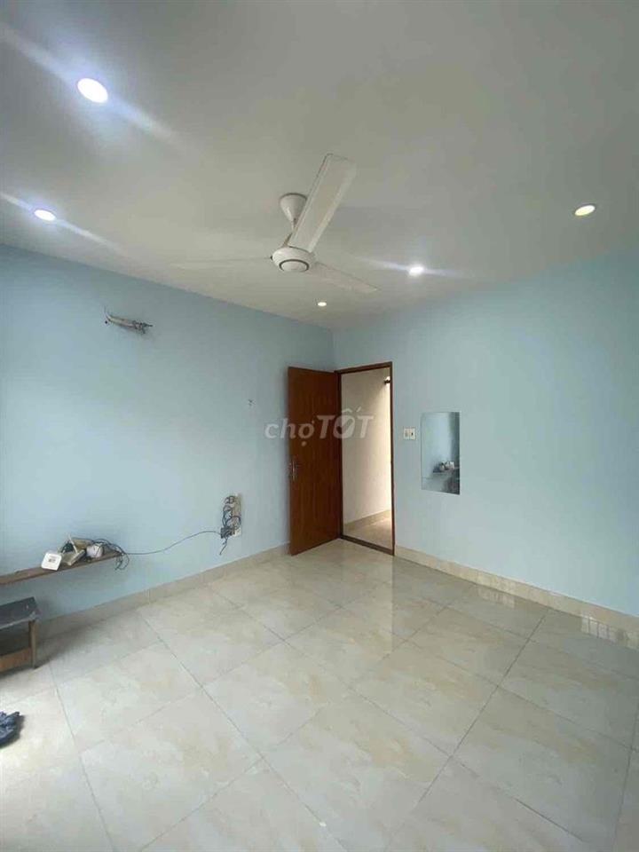 NHÀ MỚI 1 TRỆT 2 LẦU, 3P. NGỦ GẦN HÀNG XANH, di Q1, Bờ Kè OK