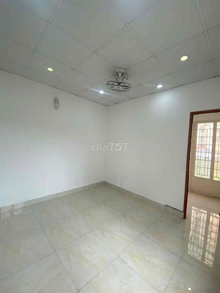 NHÀ MỚI 1 TRỆT 2 LẦU, 3P. NGỦ GẦN HÀNG XANH, di Q1, Bờ Kè OK