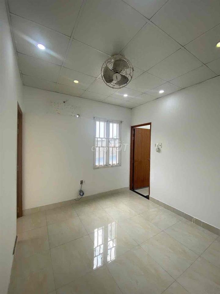 NHÀ MỚI 1 TRỆT 2 LẦU, 3P. NGỦ GẦN HÀNG XANH, di Q1, Bờ Kè OK