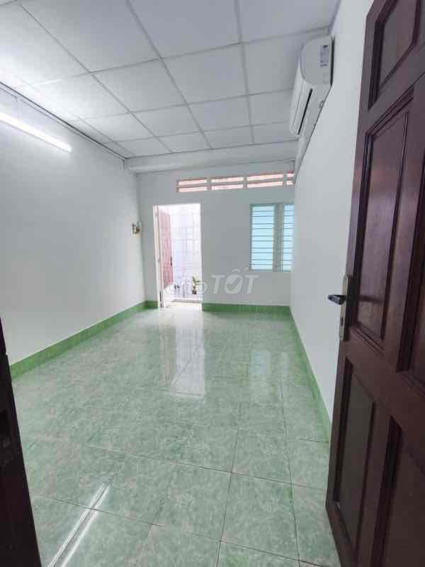 NHÀ RỘNG, giá bình dân. PHÚ NHUẬN, 1 TRỆT 1L 2P. NGỦ 2M. LẠNH SÂN XE
