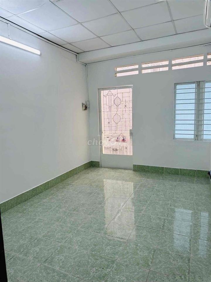 NHÀ RỘNG, giá bình dân. PHÚ NHUẬN, 1 TRỆT 1L 2P. NGỦ 2M. LẠNH SÂN XE