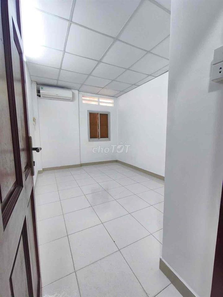 NHÀ RỘNG, giá bình dân. PHÚ NHUẬN, 1 TRỆT 1L 2P. NGỦ 2M. LẠNH SÂN XE