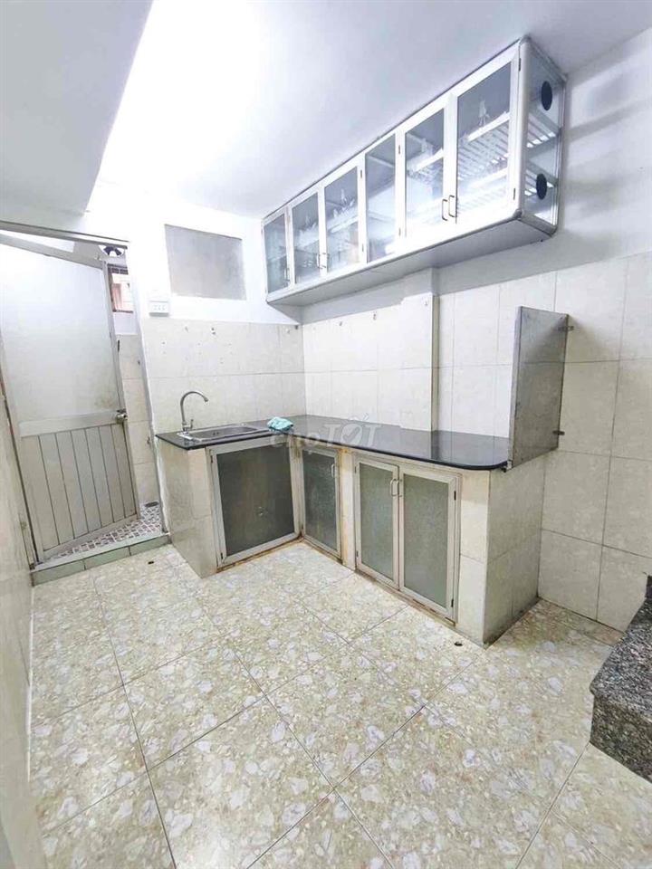 NHÀ RỘNG, giá bình dân. PHÚ NHUẬN, 1 TRỆT 1L 2P. NGỦ 2M. LẠNH SÂN XE
