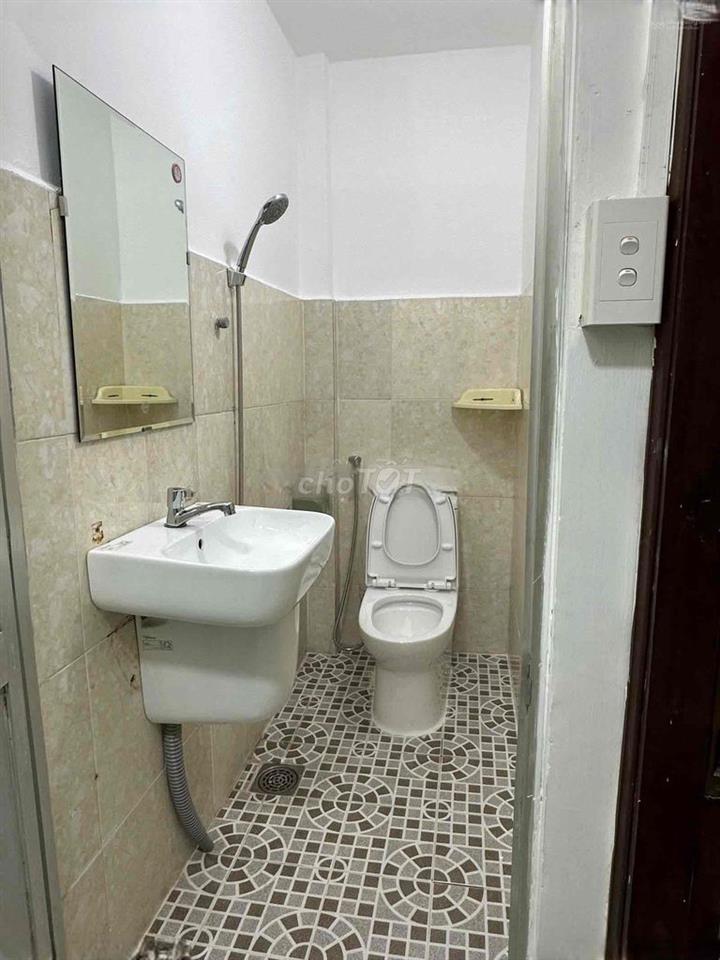 NHÀ RỘNG, giá bình dân. PHÚ NHUẬN, 1 TRỆT 1L 2P. NGỦ 2M. LẠNH SÂN XE