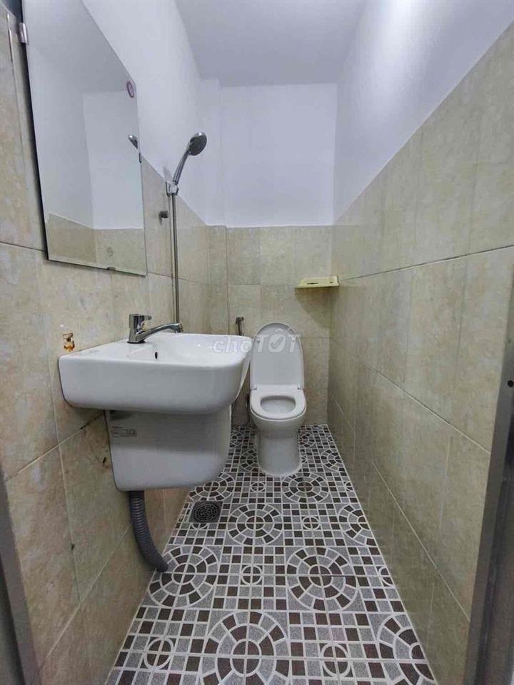 NHÀ RỘNG, giá bình dân. PHÚ NHUẬN, 1 TRỆT 1L 2P. NGỦ 2M. LẠNH SÂN XE