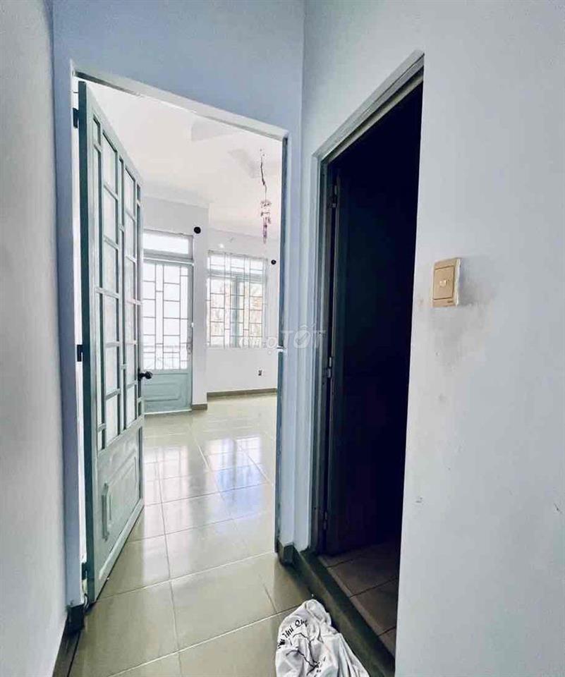 NHÀ ĐẸP XINH, giá bình dân, 1 TRỆT 1 LẦU, 2P. NGỦ + P. Làm việc ở OK