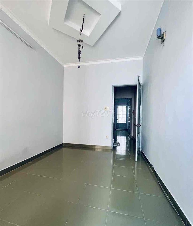 NHÀ ĐẸP XINH, giá bình dân, 1 TRỆT 1 LẦU, 2P. NGỦ + P. Làm việc ở OK