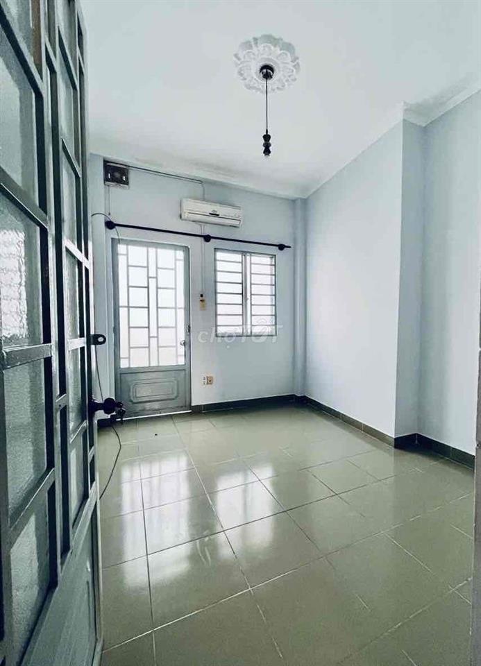 NHÀ ĐẸP XINH, giá bình dân, 1 TRỆT 1 LẦU, 2P. NGỦ + P. Làm việc ở OK