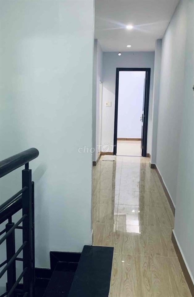 NHÀ RỘNG, giá Bình Dân, 1 TRỆT 1 LẦU, SÂN ĐỂ XE TRỒNG CÂY ở và LV Ok