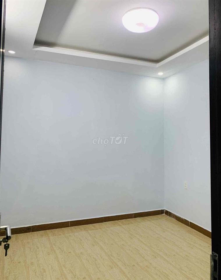 NHÀ RỘNG, giá Bình Dân, 1 TRỆT 1 LẦU, SÂN ĐỂ XE TRỒNG CÂY ở và LV Ok