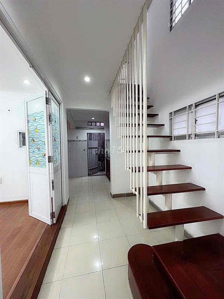 NHÀ FORM RỘNG THOÁNG, CĂN GÓC, sân de xe, 50m2, 1 TRỆT 1 LẦU, 2P. NGỦ