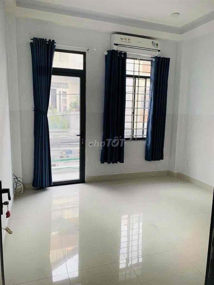 NHÀ RỘNGTHOÁNG,DÀI 14m,2P. NGỦ +1 P. LV SÂN TRỒNG CÂY, 1TRỆT 1LẦU OK
