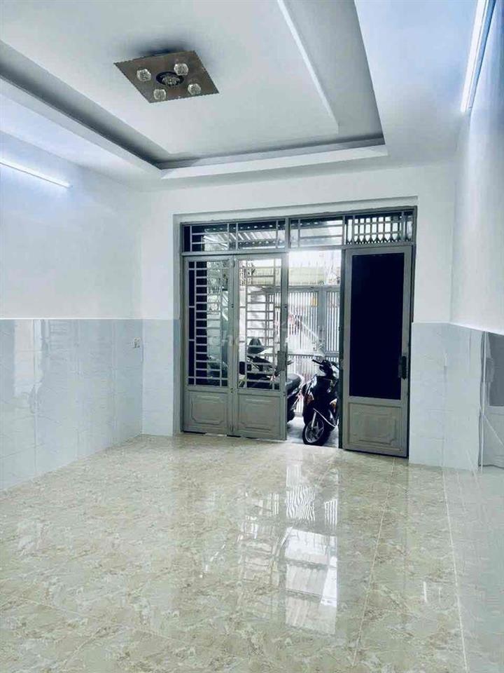 NHÀ RỘNGTHOÁNG,DÀI 14m,2P. NGỦ +1 P. LV SÂN TRỒNG CÂY, 1TRỆT 1LẦU OK