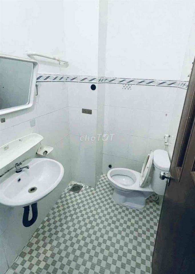 NHÀ RỘNGTHOÁNG,DÀI 14m,2P. NGỦ +1 P. LV SÂN TRỒNG CÂY, 1TRỆT 1LẦU OK