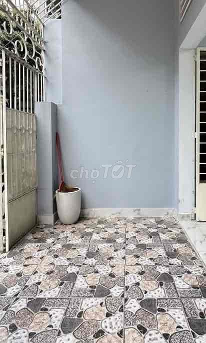 NHÀ RỘNGTHOÁNG,DÀI 14m,2P. NGỦ +1 P. LV SÂN TRỒNG CÂY, 1TRỆT 1LẦU OK