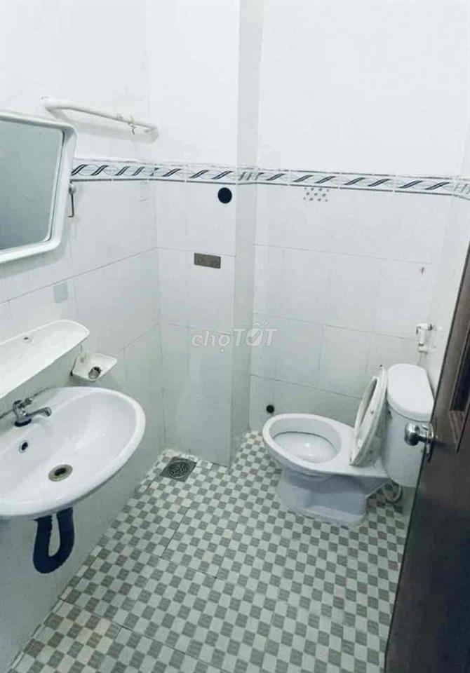 NHÀ RỘNG MỚI, DT 14m Dài SÂNXE THOÁNG, 1 TRỆT 1L 2P. NGỦ + P. làm vie