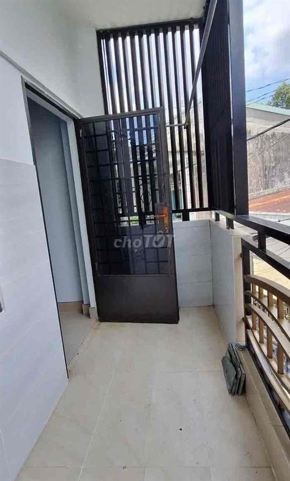 NHÀ RỘNG MỚI, DT 14m Dài SÂNXE THOÁNG, 1 TRỆT 1L 2P. NGỦ + P. làm vie
