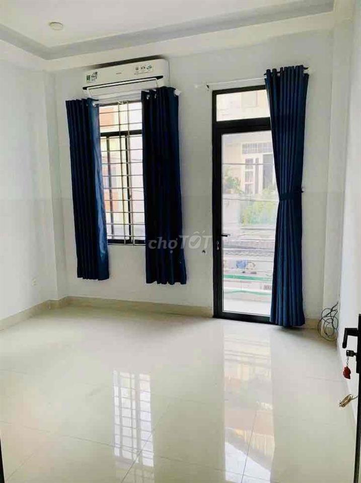 NHÀ RỘNG MỚI, DT 14m Dài SÂNXE THOÁNG, 1 TRỆT 1L 2P. NGỦ + P. làm vie