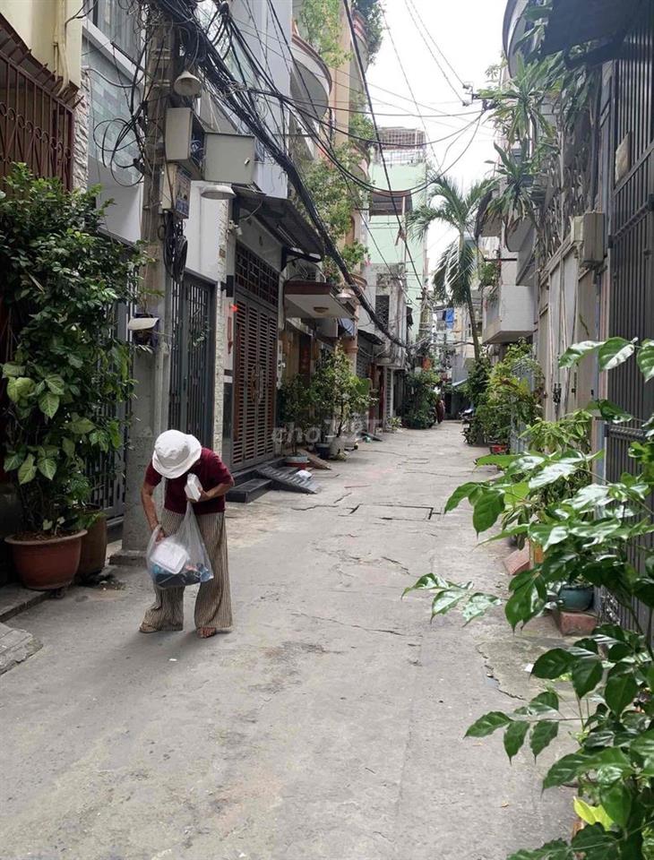 NHÀ RỘNG MỚI, DT 14m Dài SÂNXE THOÁNG, 1 TRỆT 1L 2P. NGỦ + P. làm vie