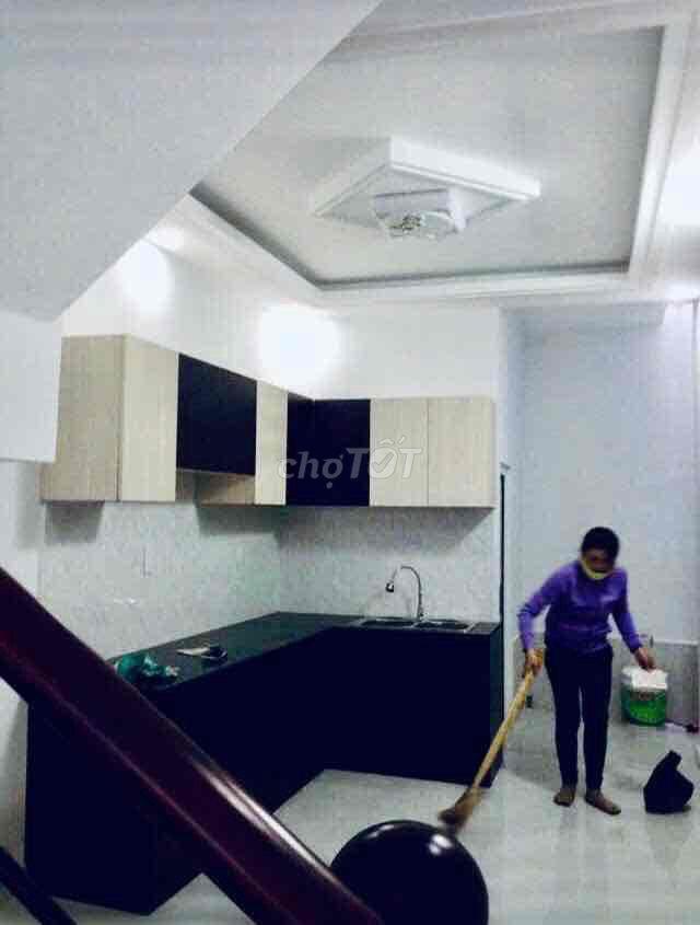 NHÀ MỚI RỘNG, giá Bình Dân, dài 14m, 1 TRỆT 1 LẦU, 2P. NGỦ ở gd 4-5Ng