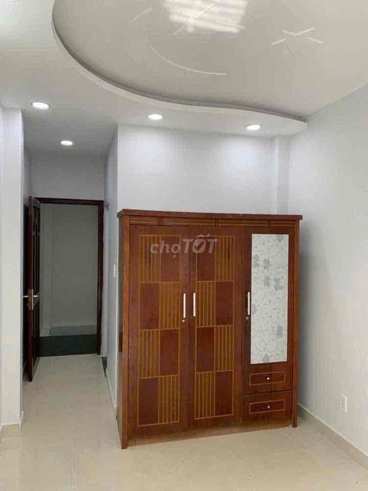 NHÀ MỚI, HẺM XE HƠI, 1 TRỆT 2 LẦU, 2P. NGỦ RỘNG, ở gd Làm việc OK