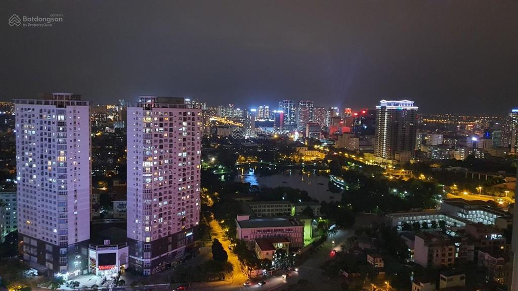 Chính chủ cần bán căn hộ 195m2 view thành phố tầng trung view thoáng, nội thất full đồ